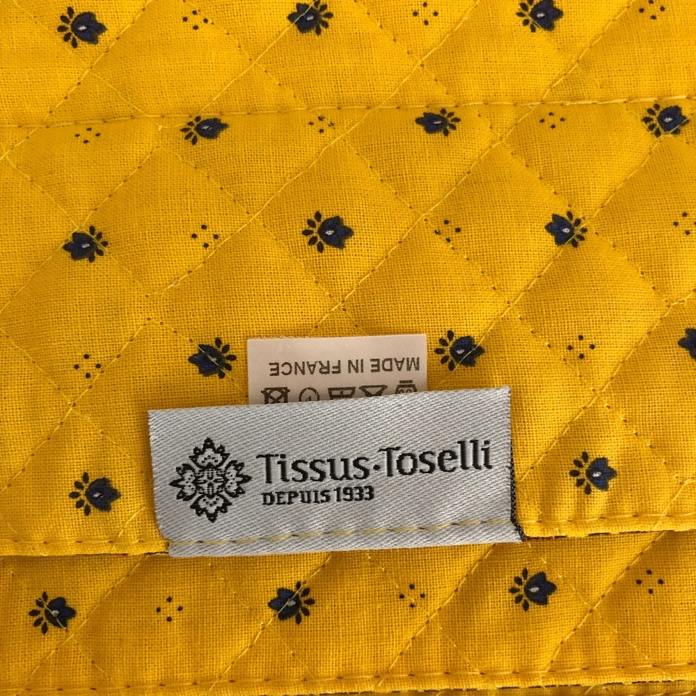 Tissue Toselli Placement Mats and Napkins